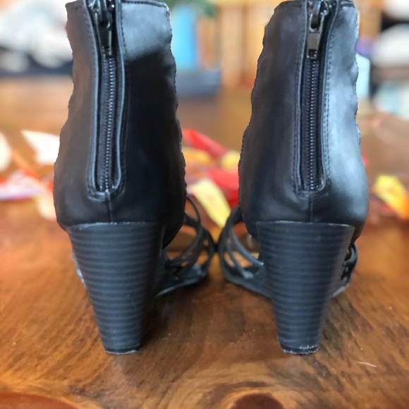 Black strappy sandals - Picture 5 of 7